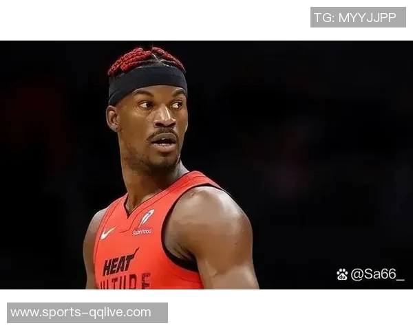 巴特勒强势突破篮下完成折叠打进并造成对手犯规精彩瞬间