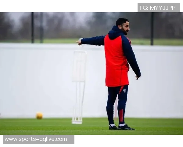 阿莫林积极引入青训新星18岁莱西在一线队训练中表现抢眼