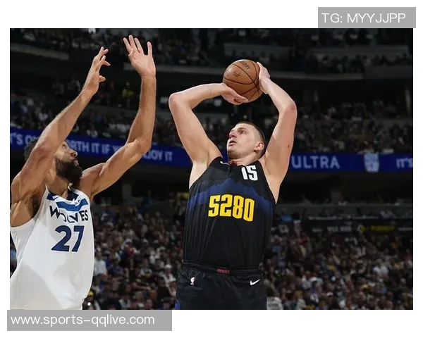 马龙称申京如约基奇般成为球队进攻核心角色展现出色表现