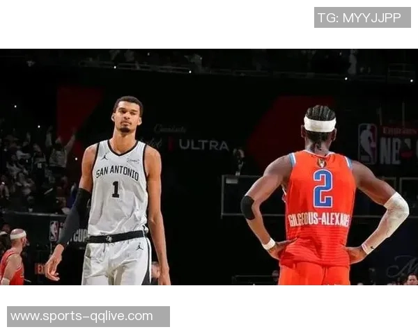 保罗现身赌城观看马刺与雷霆NBA杯半决赛引发关注