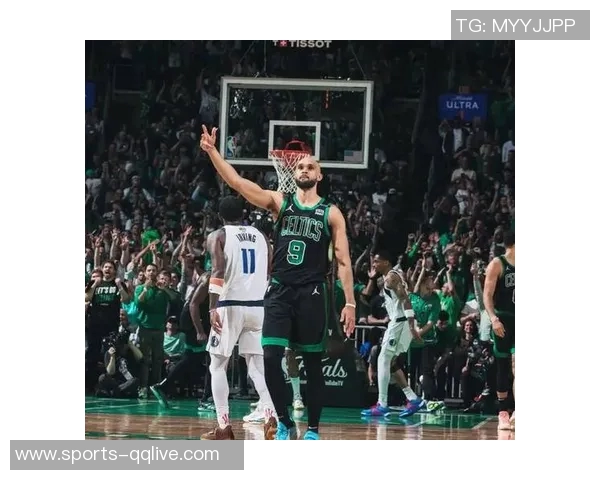 德里克怀特表现低迷12投仅3中三分球命中率不佳失误频繁